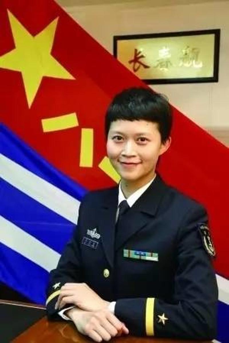 辽宁舰第一位女副部门长,中国海军首位女副舰长韦慧晓位列其一.