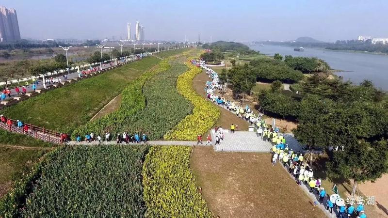 中心湖及南湖.水体总面积达1500亩,湖水源自东平河活水,水质一流.