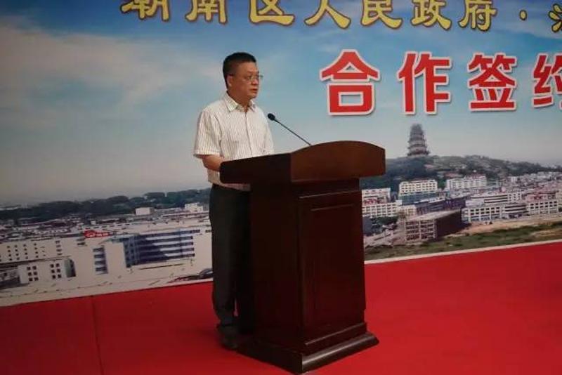 汕头市人民政府副市长林依民,汕头市卫计局局长郑衍平,市中心医院院长