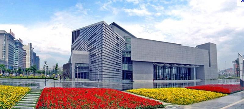 东莞展览馆重新开放，迎来首批600名小观众