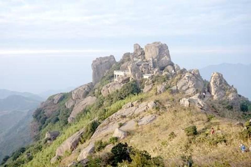 摩天石风景区位于普宁市大南山之摩天石山麓,主峰海拔高达972.