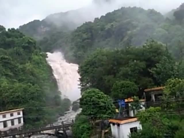 清远佛冈观音山突发山洪,救出81人2人死亡1人失踪