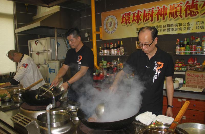 新加坡、泰国、香港名厨共同秀厨艺。