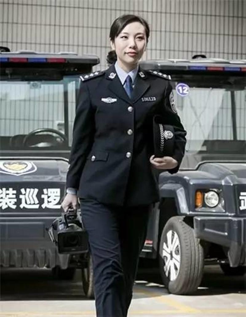 2010年,他成了《警视方圆》的首批警讯节目主持人