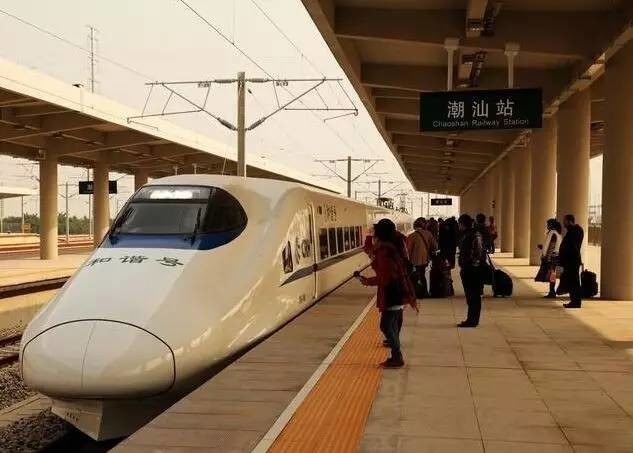 高铁列车抵达潮汕站(资料图)