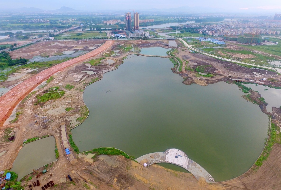 湖公园作为集休闲娱乐,观光旅游等功能于一体的生态景观地标,北接市区