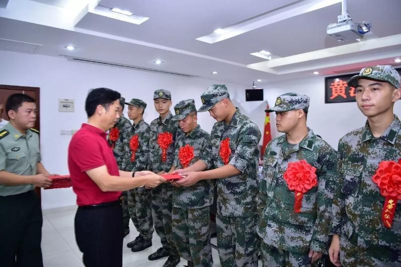 黄江是驻军大镇,辖区内有驻港部队,司训大队等十多支部队驻扎.