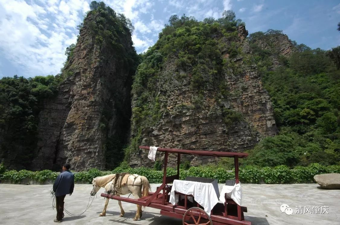 千层峰景区位于封开县河儿口镇,是省级风景名胜区之一.