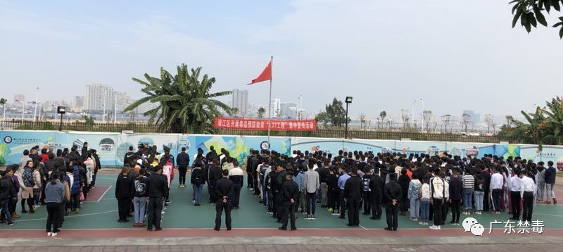 12月19日,汕头禁毒宣传活动走进胪岗镇植英中学,为全校1000多名师生