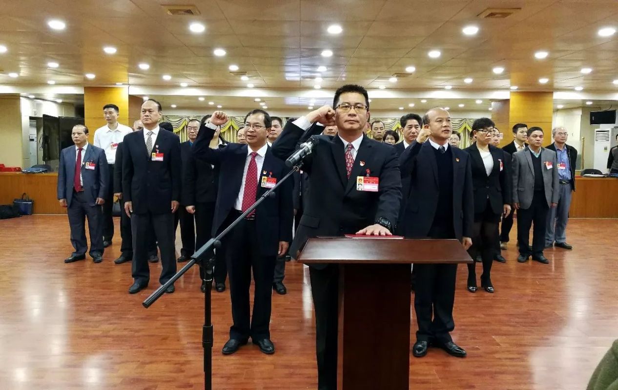 今天,四会市"两会"胜利闭幕!李伟忠当选四会市人民政府市长!