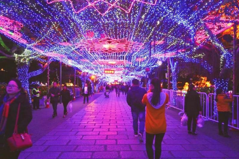 一年一度的西湖花灯,是惠州人新年的独特风景线.