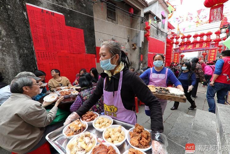 南方都市报:五年一次太平清醮 2600人深圳同吃将军宴