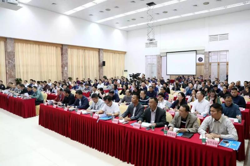 会议由市禁毒办主任,市公安局副局长姚喜蓉主持,会议传达了全省