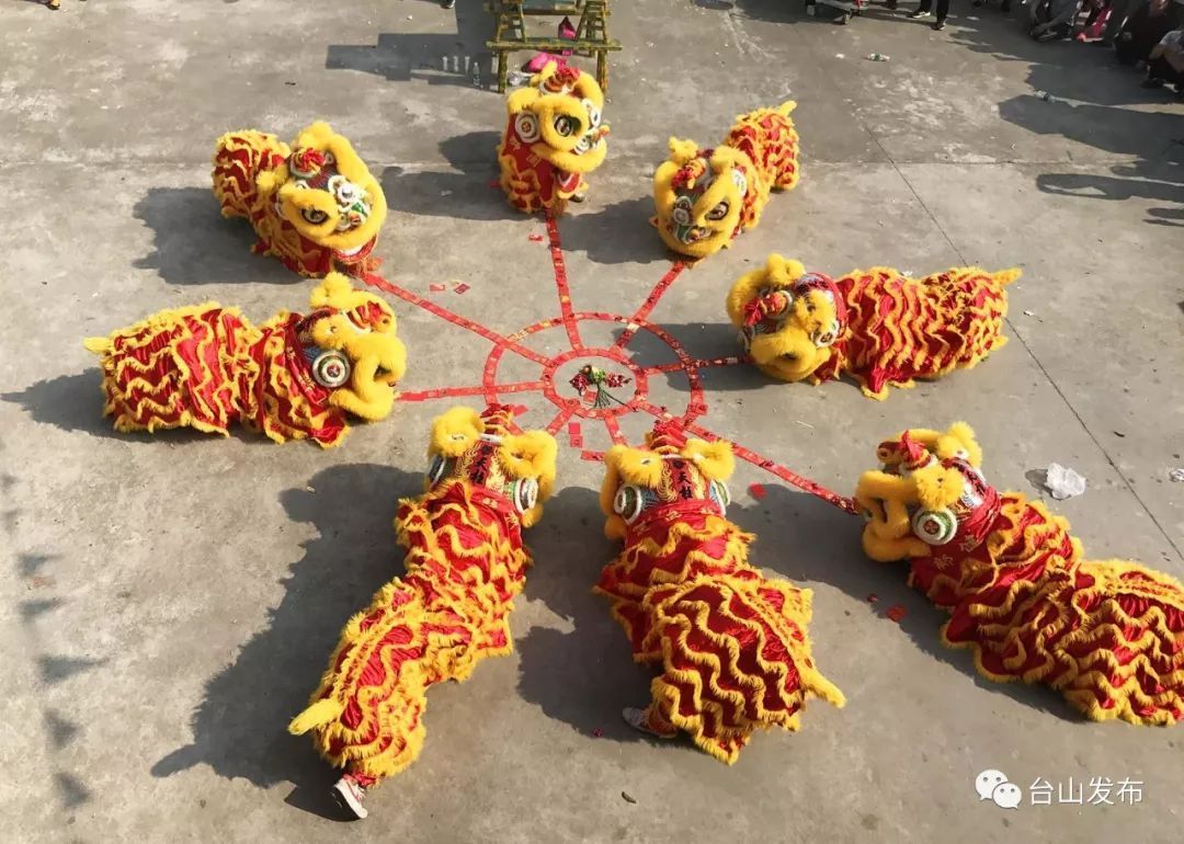 明代时,醒狮在广东出现,起源于南海县.
