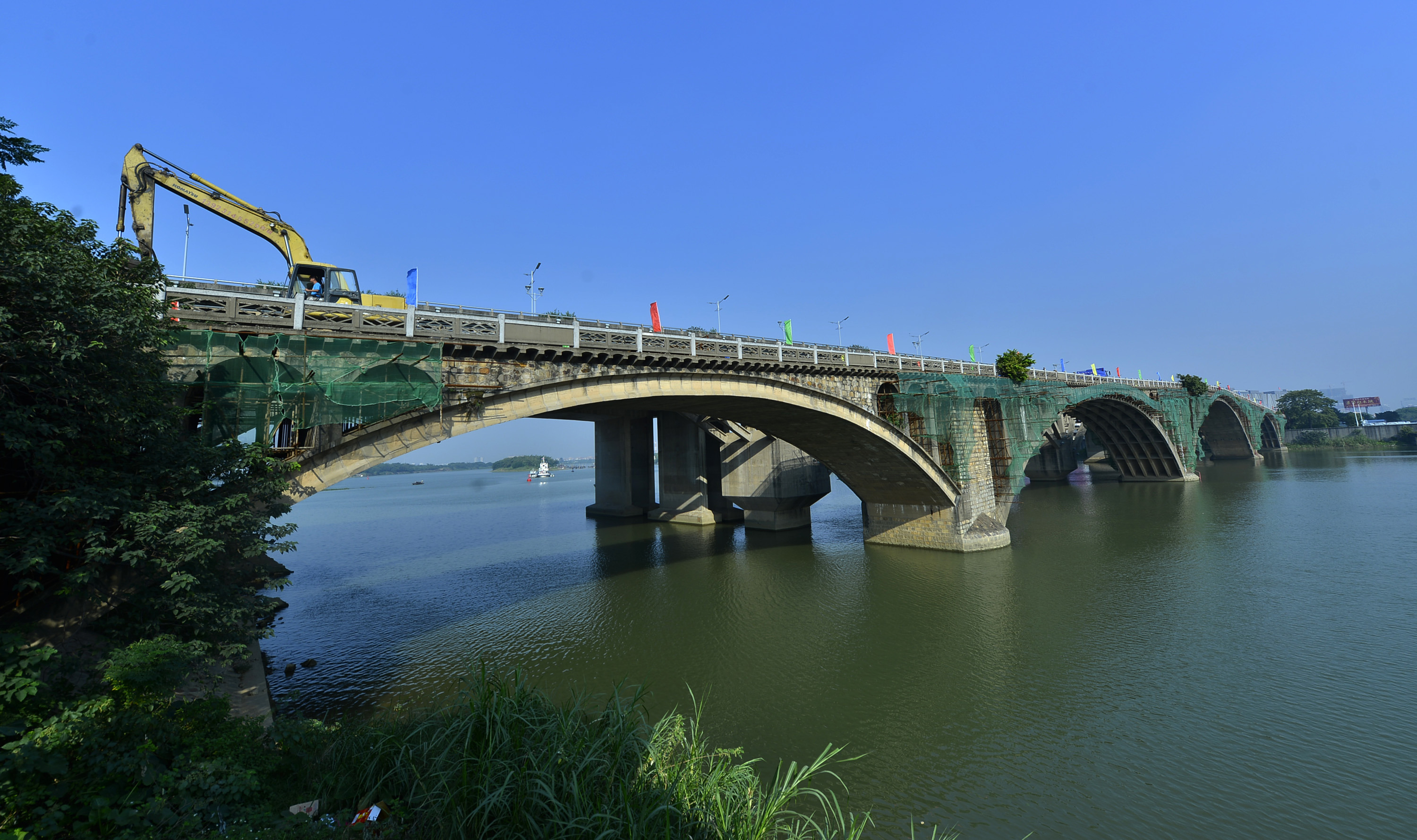 服务佛山46年,旧澜石大桥开拆