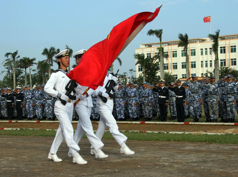 海軍陸戰隊某旅舉行了一場新兵授銜宣誓儀式,該旅681名新兵在親人的