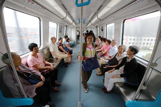 东莞地铁乘车图片