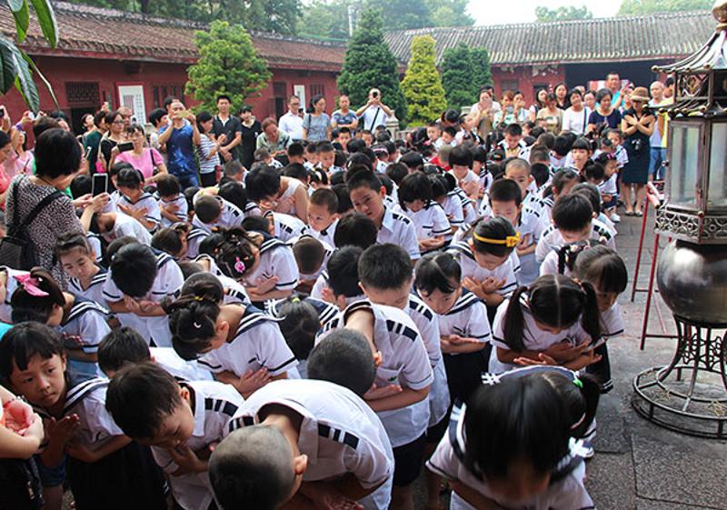 开学首日 潮州昌黎路小学新生行开笔礼