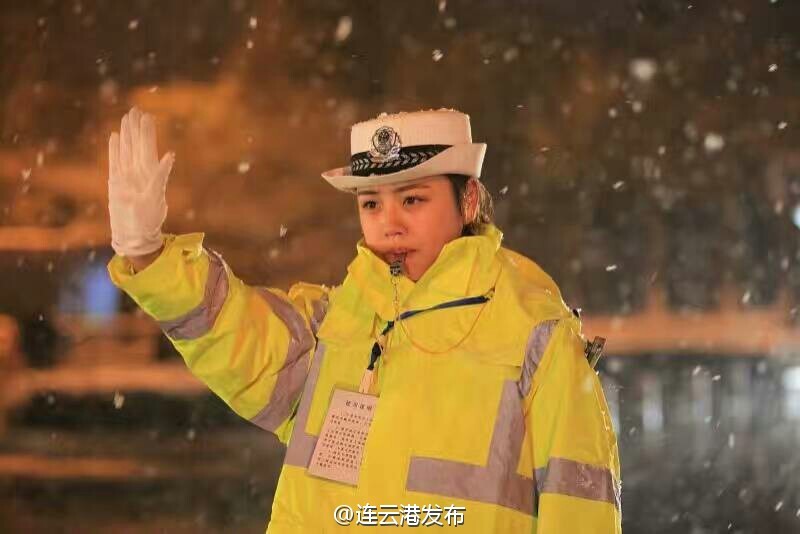 盐城女交警吉丹丹多大图片