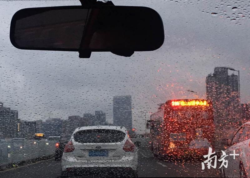 广州冬天下雨图片图片