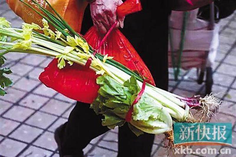 买生菜,葱,蒜,芹菜,这些都是广州过年的好意头