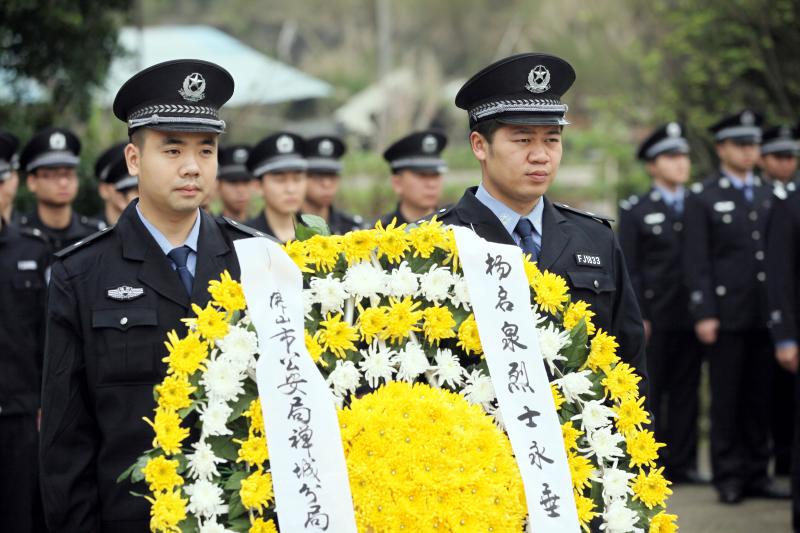 砥礪前行!禪城公安45名新入民警輔警代表共祭烈士