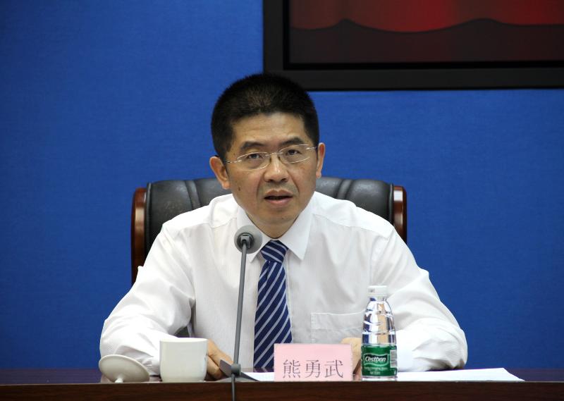 中国邮政集团公司广东省分公司熊勇武总经理在讲话中强调,在全党深入