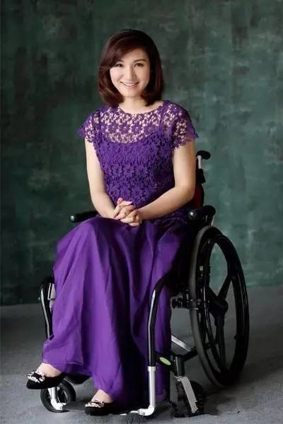 轮椅李晓梅图片