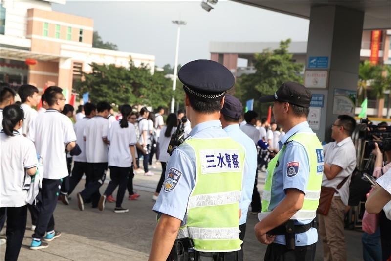 這位考生在華材職中參加高考,家住在瀾石二路,來到考場才發現忘記帶