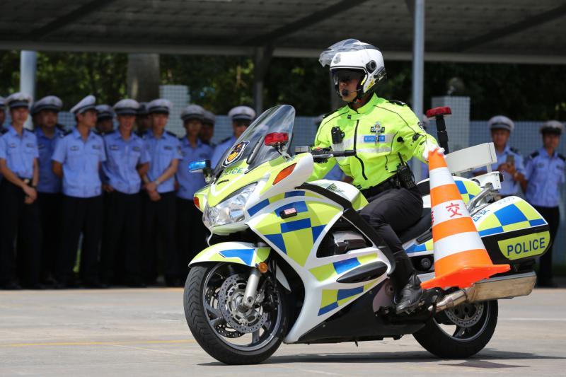 深圳交警铁骑摩托车图片