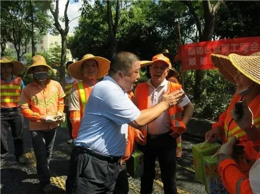 工委会一行在区总工会常务副主席,区直属工委会主席丁庚山的带领下