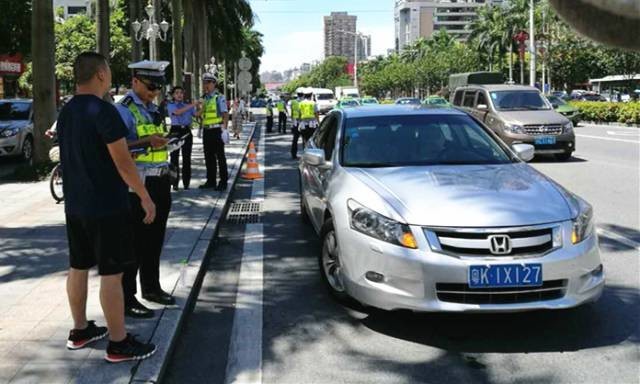 不禮讓斑馬線行人罰款200元扣3分 15日,廣東省公安廳交通管理局在全省