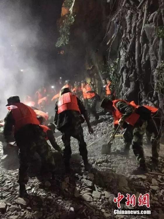 精河地震图片