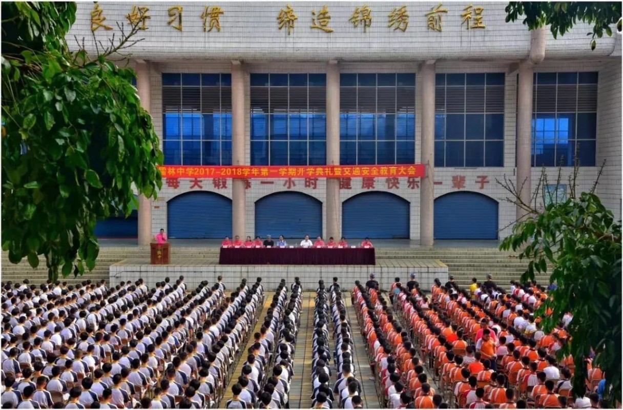 九江鎮儒林中學開學日,向學生普及交通安全知識