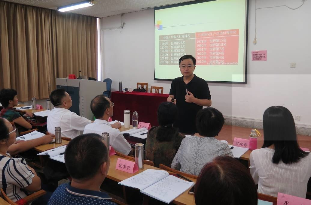 系教授,北京大学博士,浙江大学博士后,国土资源部长期客座专家杨遴杰