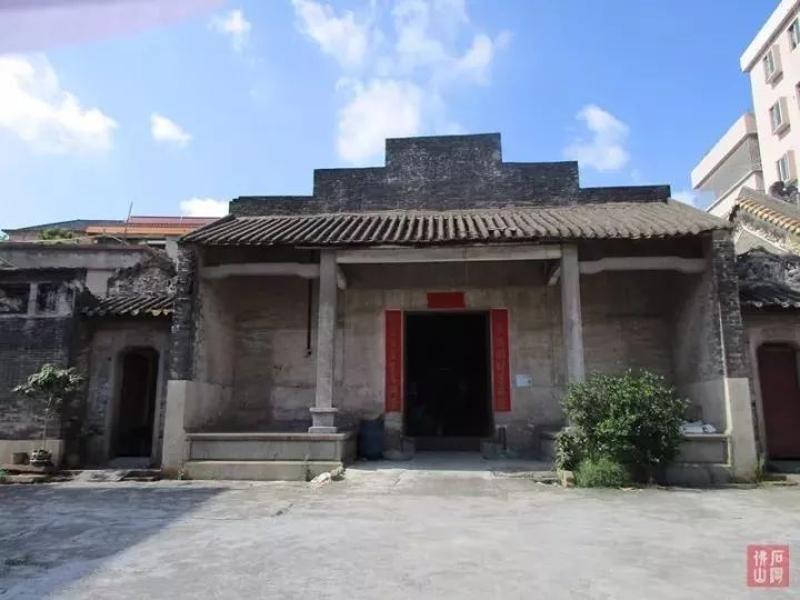 招氏宗祠始建于清光绪十六年（1890年），现仅存三间一进，占地面积约150㎡。