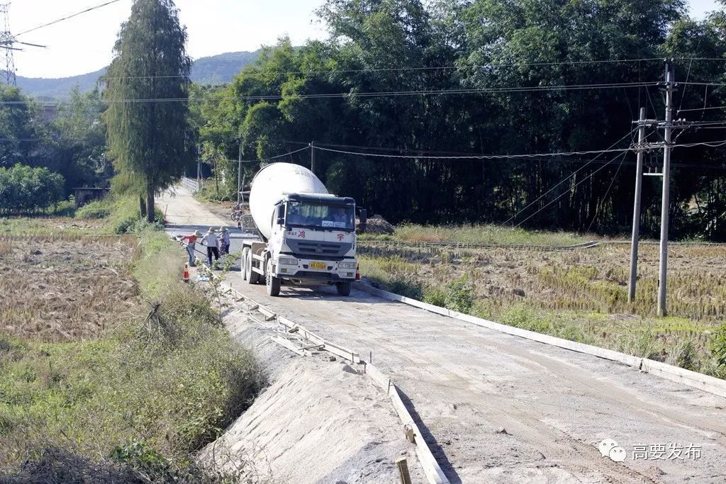 5米宽的机耕路,这条道路也是在前两天开始动工▼