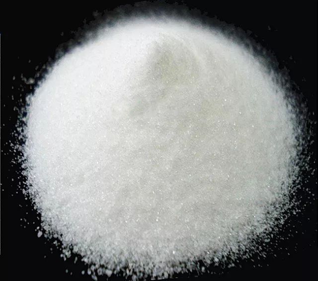 长得像白糖的硼砂原本属于化学产品,通常为含有无色晶体的白色粉末